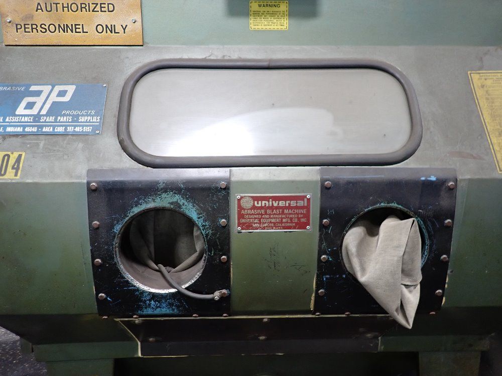 Universal Universal Blast Cabinet