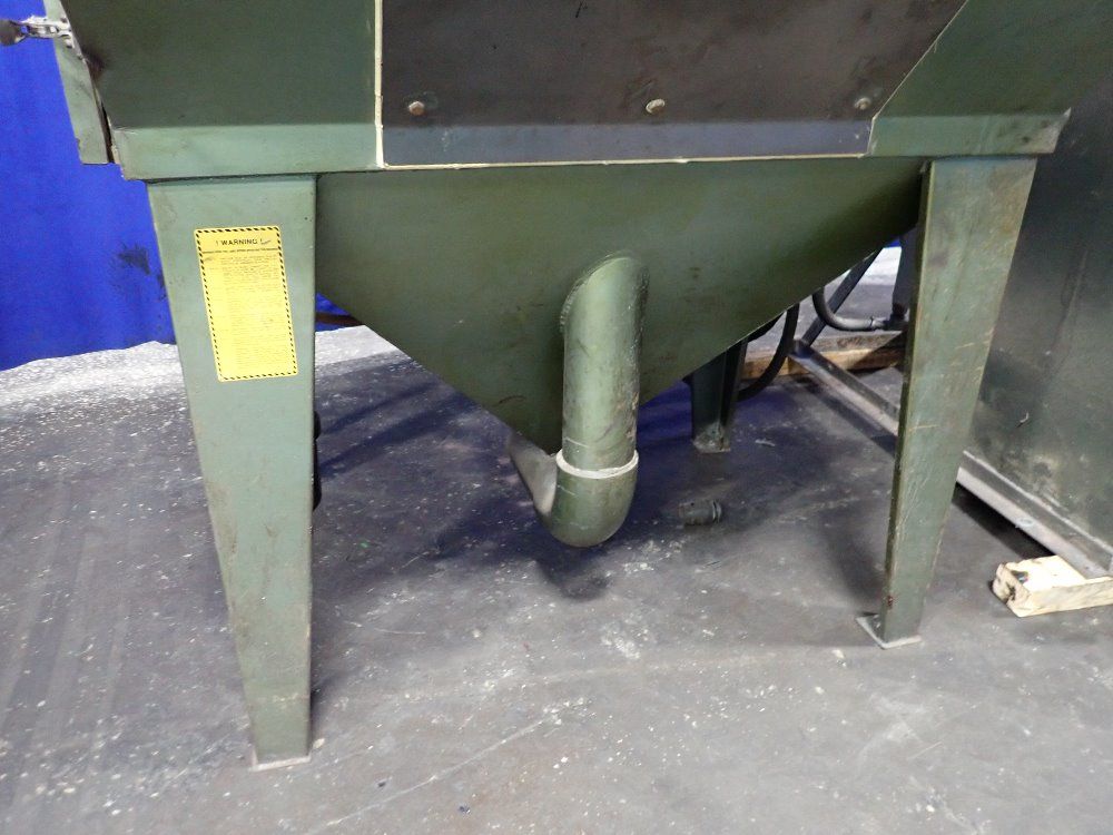 Universal Universal Blast Cabinet