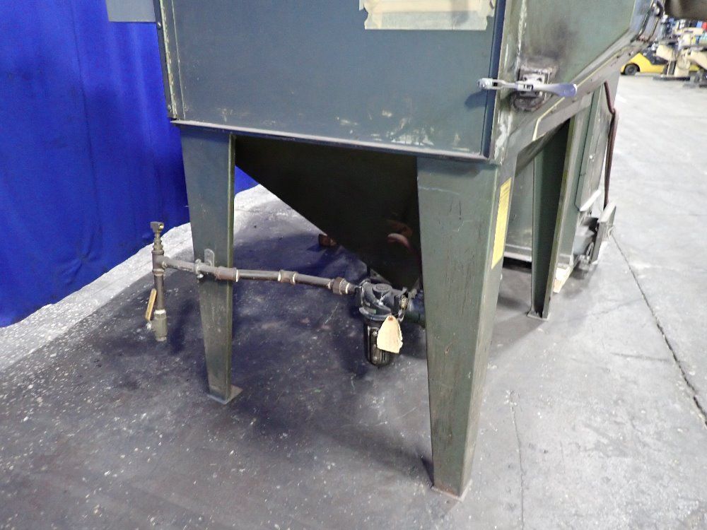 Universal Universal Blast Cabinet