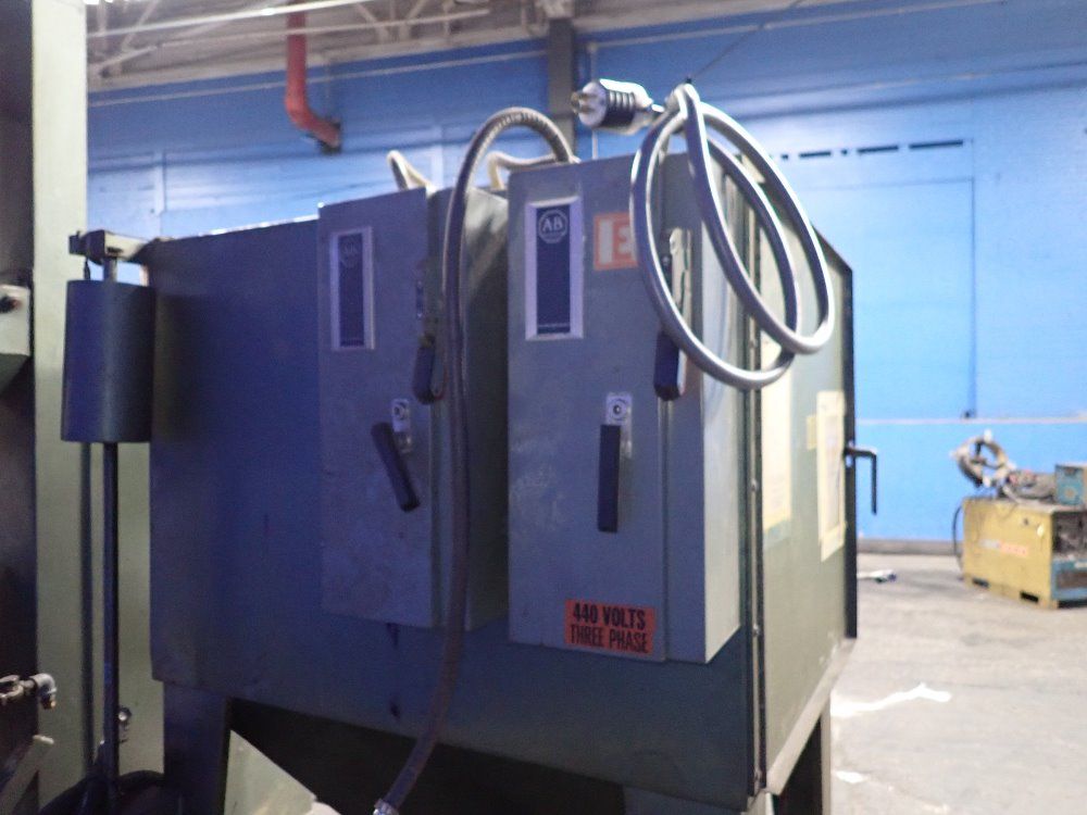 Universal Universal Blast Cabinet