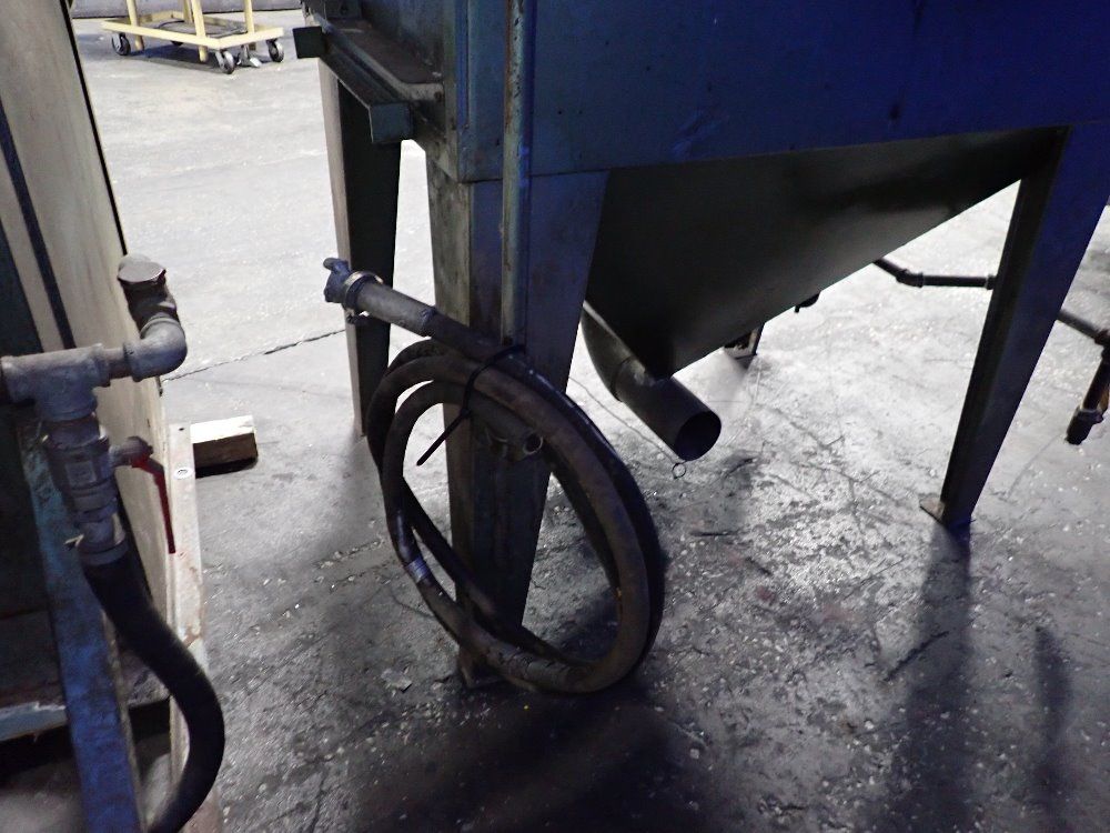 Universal Universal Blast Cabinet