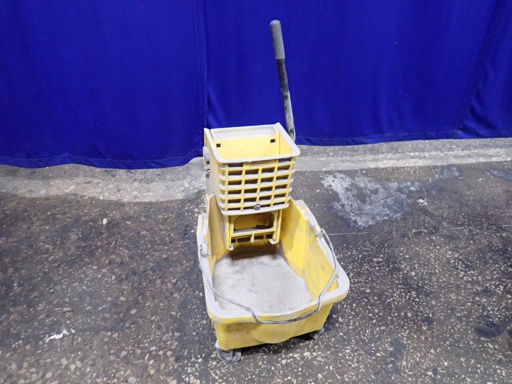 Rubbermaid Mop Bucket