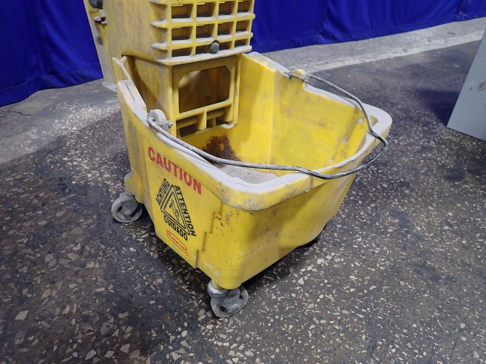 Rubbermaid Mop Bucket