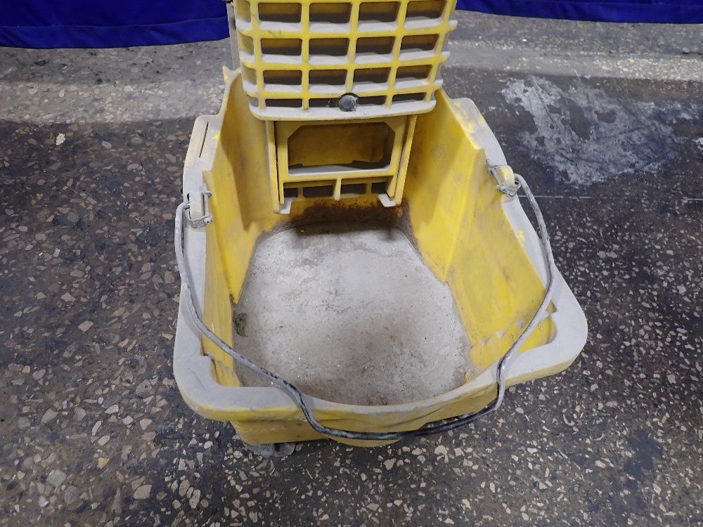Rubbermaid Mop Bucket
