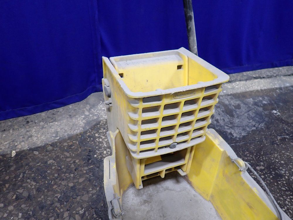 Rubbermaid Mop Bucket