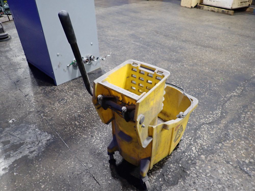 Rubbermaid Mop Bucket