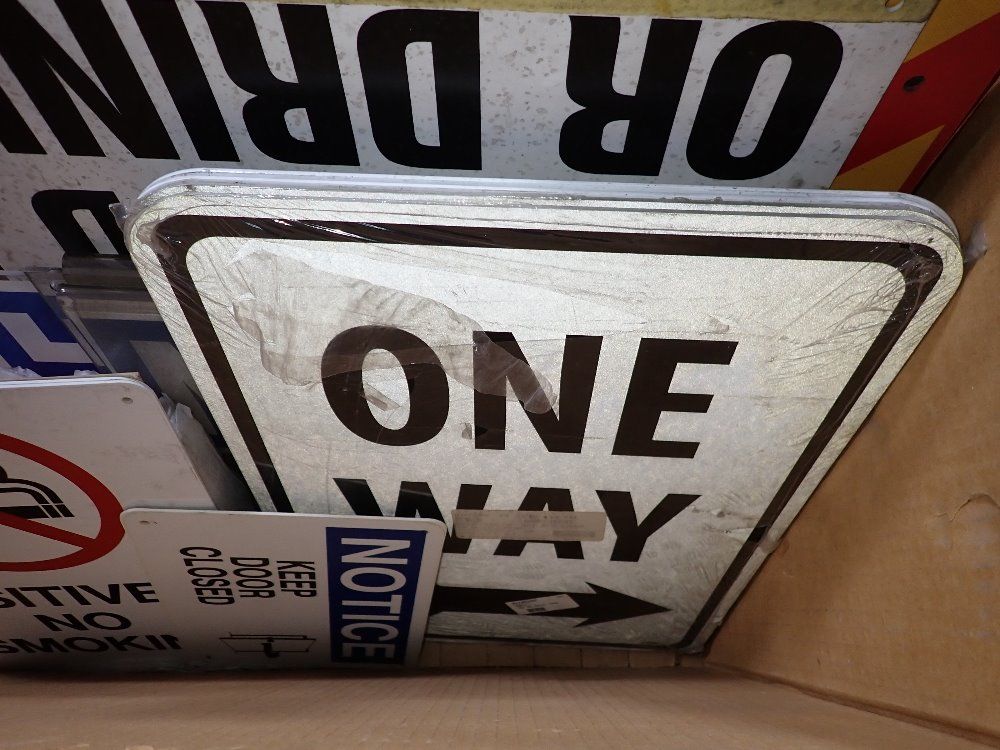  Floorwall Signs