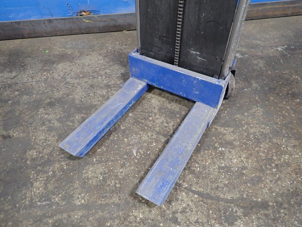 Vestil Staddle Lift