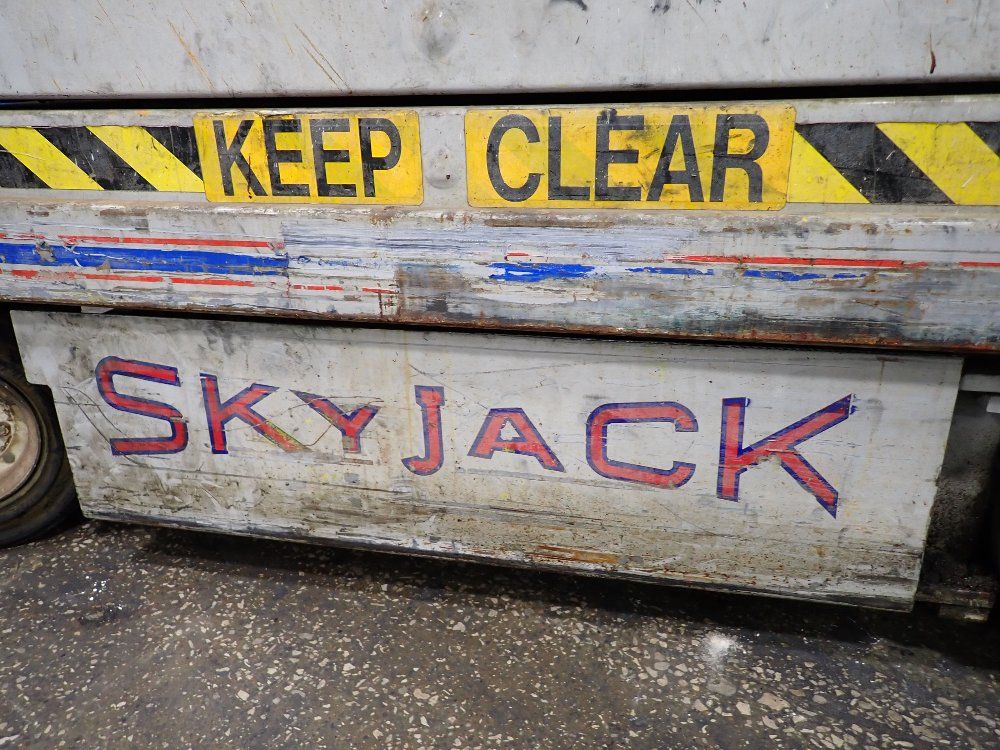 Sky Jack Scissor Lift