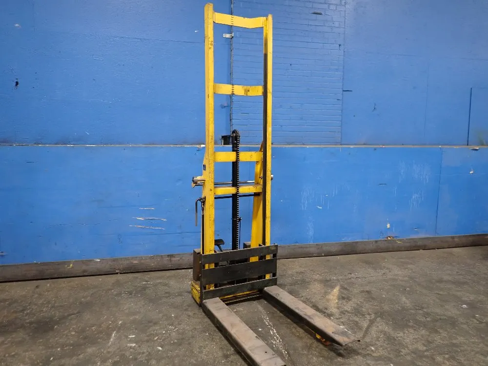 Big Joe Straddle Lift