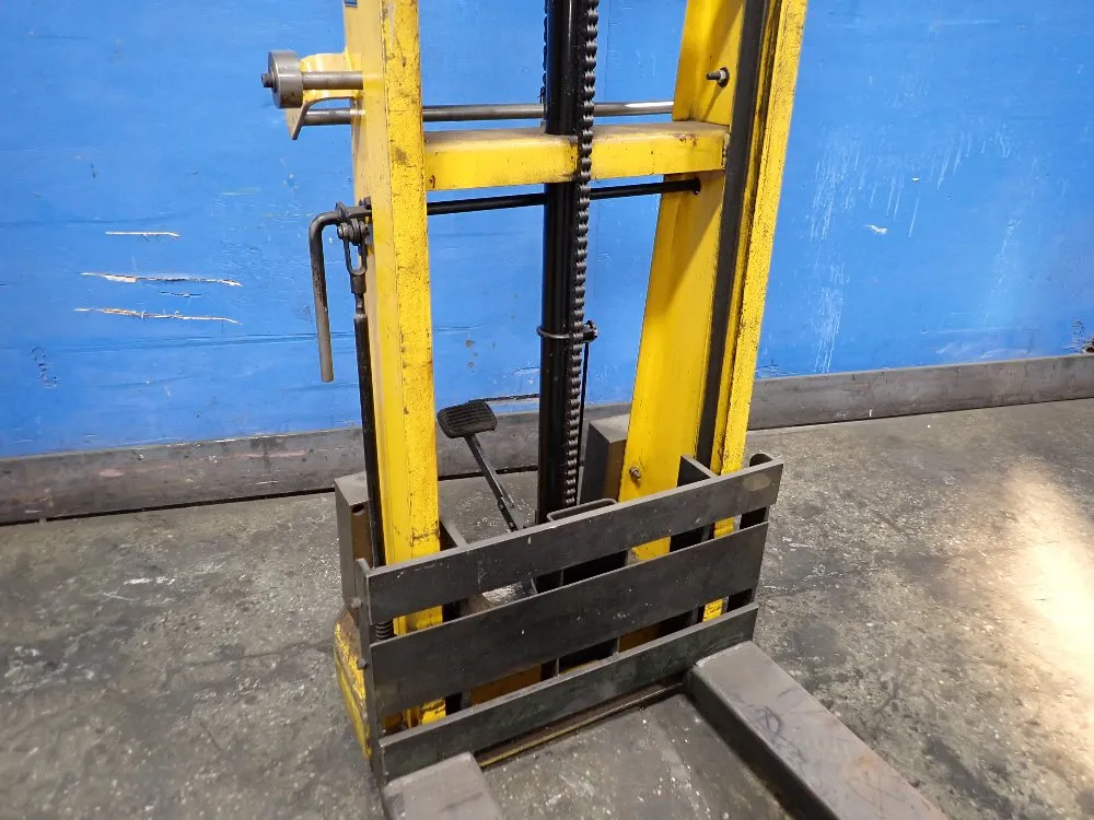 Big Joe Straddle Lift