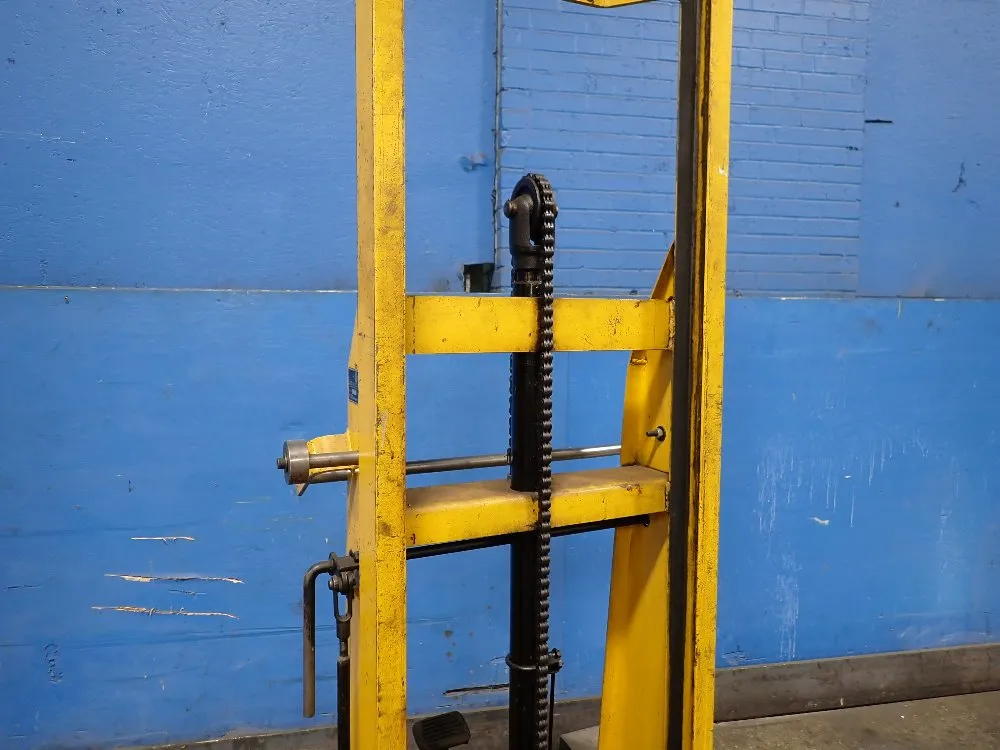 Big Joe Straddle Lift