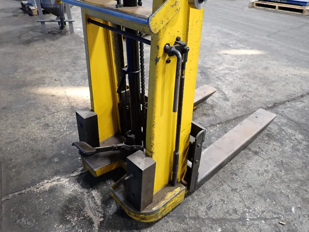 Big Joe Straddle Lift