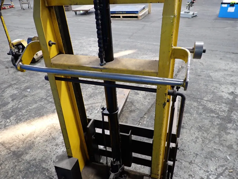 Big Joe Straddle Lift