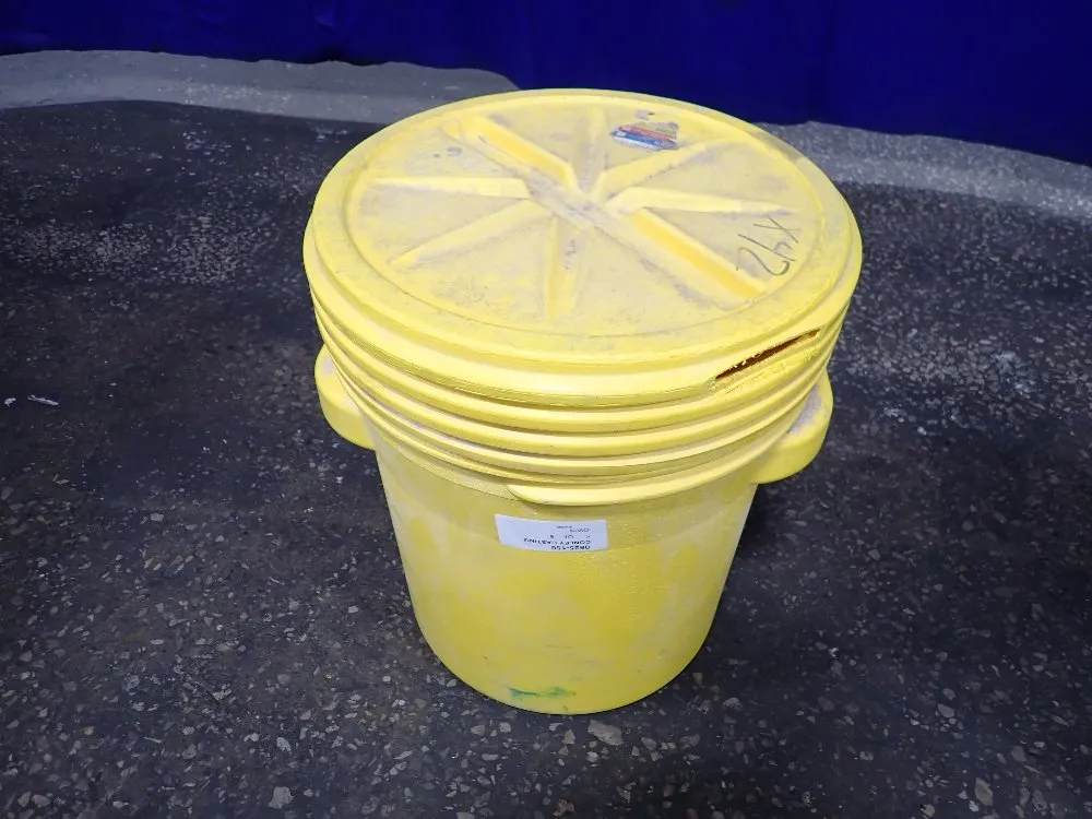 PLASTIC CONTAINER 