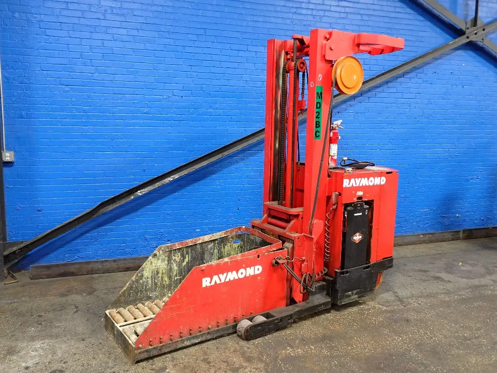 Raymond Raymond 31r40tn Electric Reach Battery Changing Lift