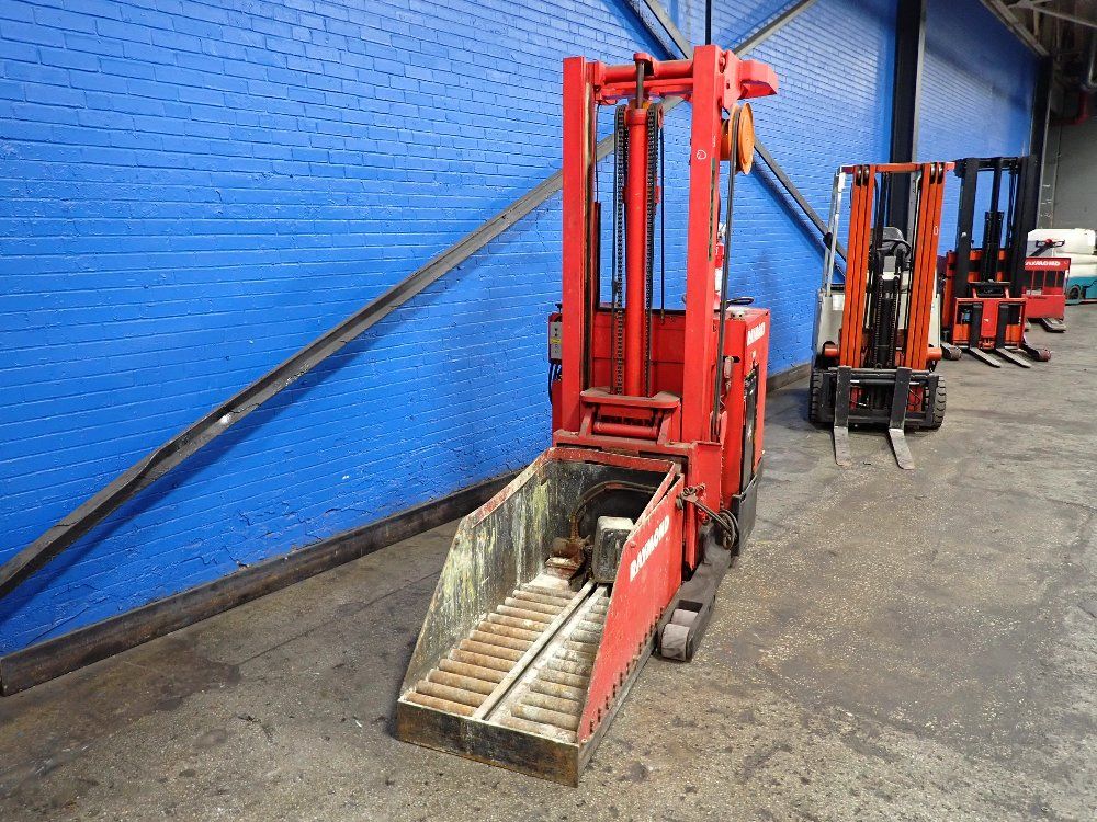 Raymond Raymond 31r40tn Electric Reach Battery Changing Lift