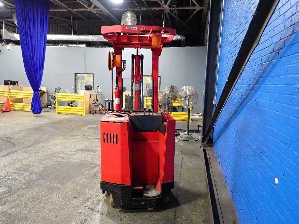 Raymond Raymond 31r40tn Electric Reach Battery Changing Lift