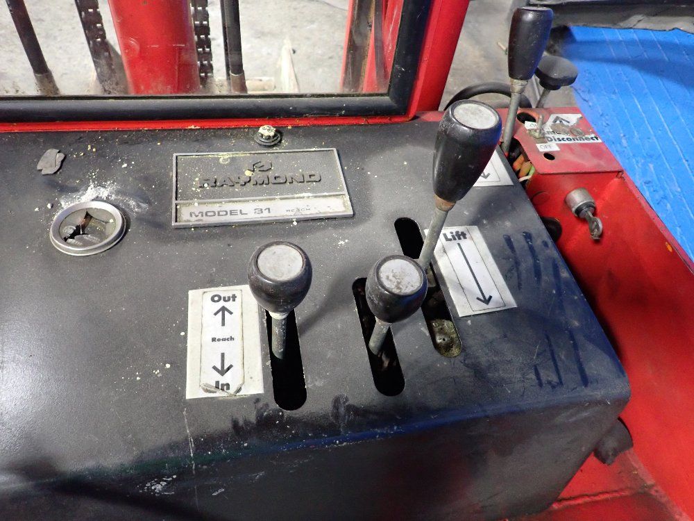 Raymond Raymond 31r40tn Electric Reach Battery Changing Lift