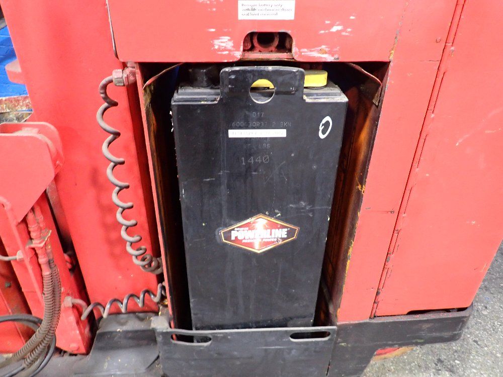 Raymond Raymond 31r40tn Electric Reach Battery Changing Lift