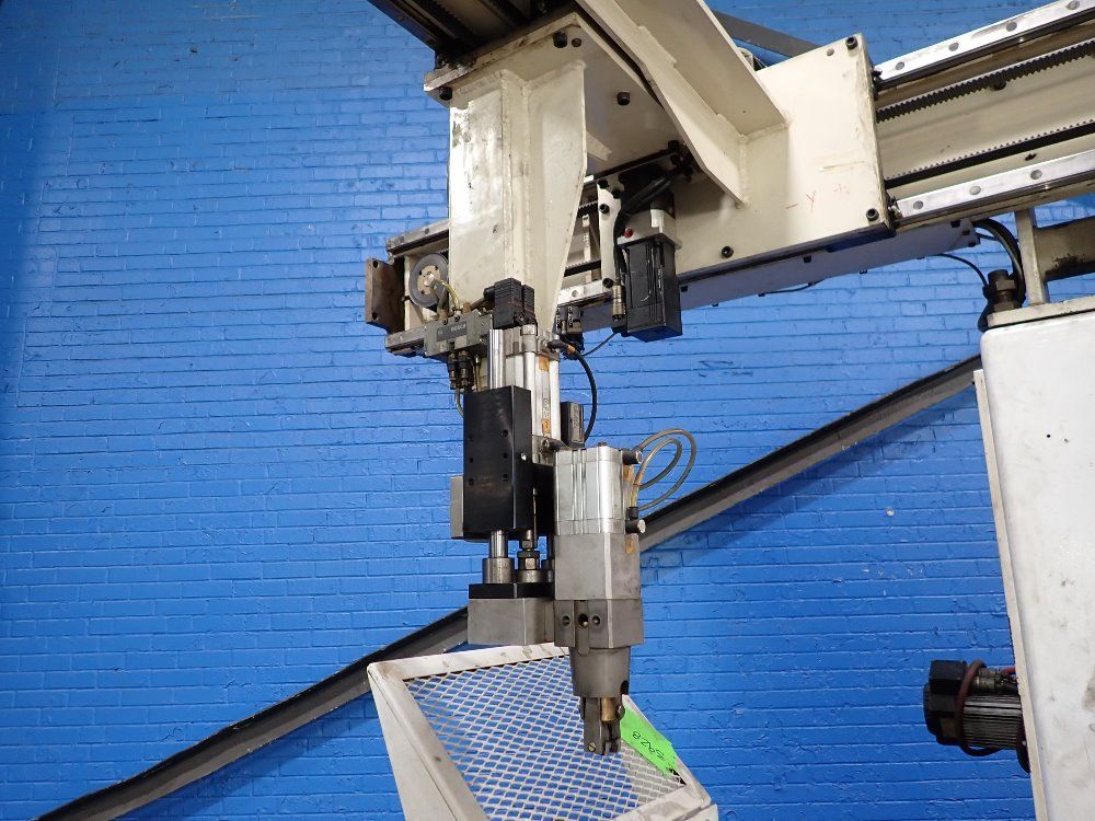 Latour 1995 Latour Robomac 310 Wire Former