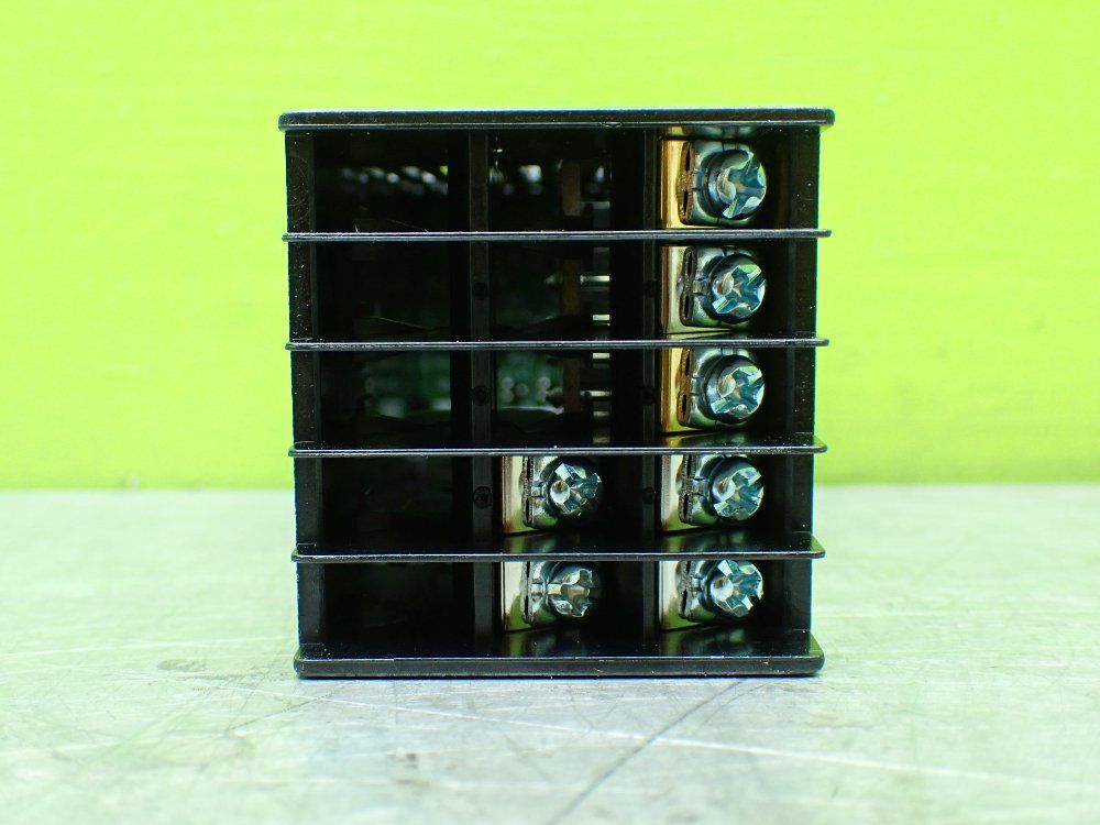 Yokogawa Temperature Limit Controller. - Ut150l-rn