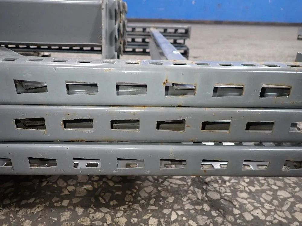  Pallet Racking Lot