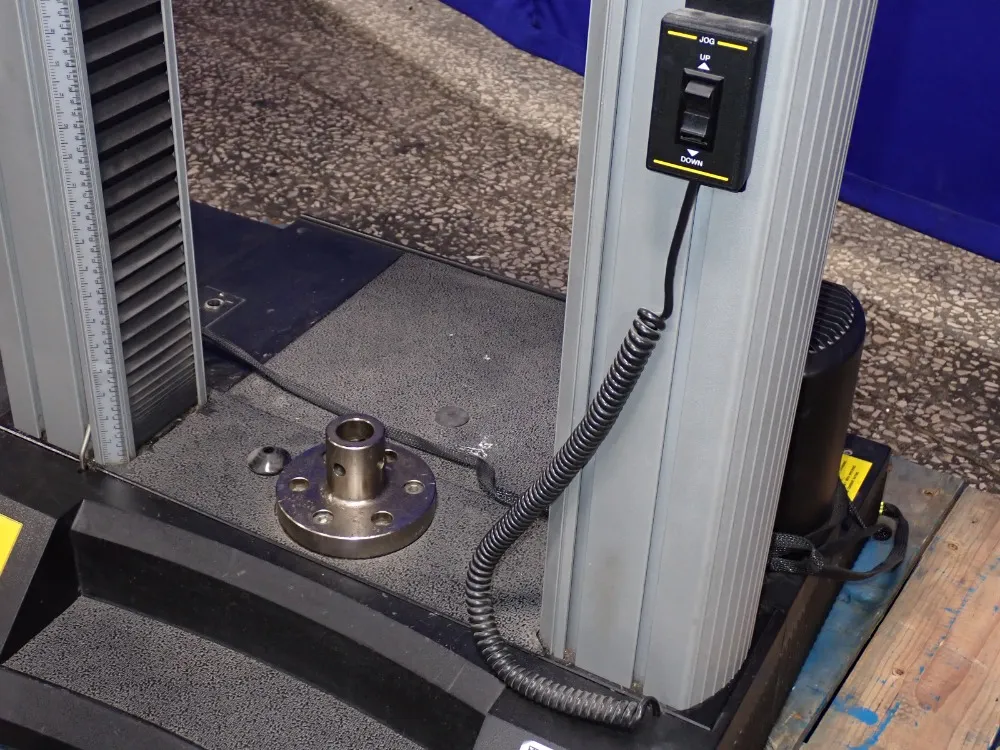 Instron Instron 4469 Universal Testing Machine