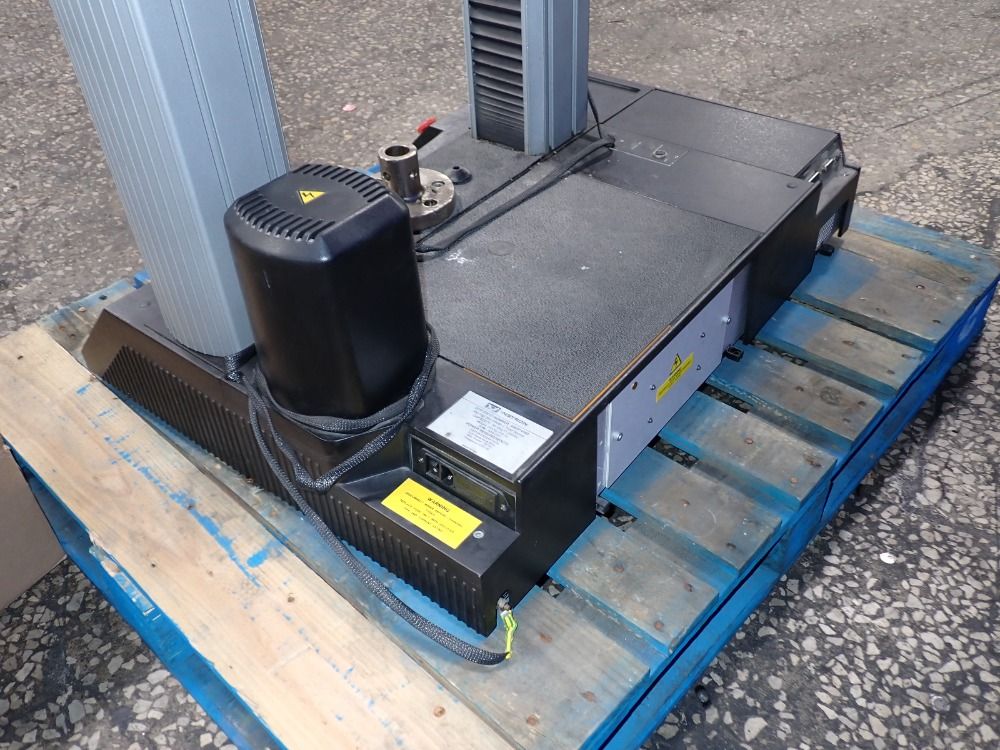 Instron Instron 4469 Universal Testing Machine