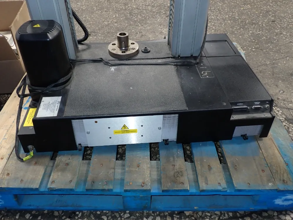 Instron Instron 4469 Universal Testing Machine