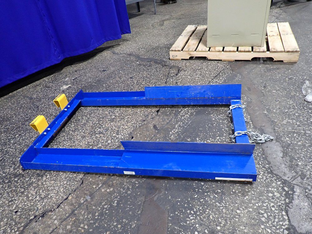  Fork Mounted Trash Can Dumper