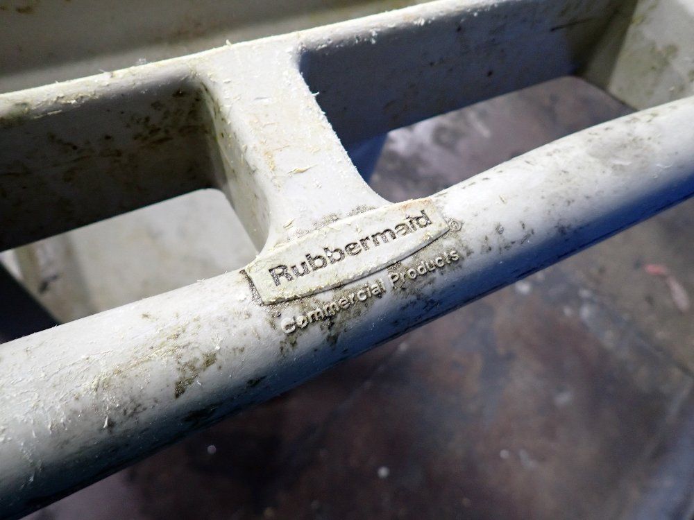 31" X 18" X 33" Cart