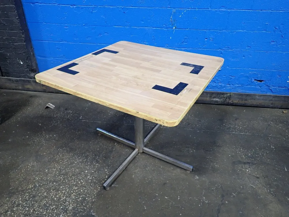 36" X 36" X 28" Table