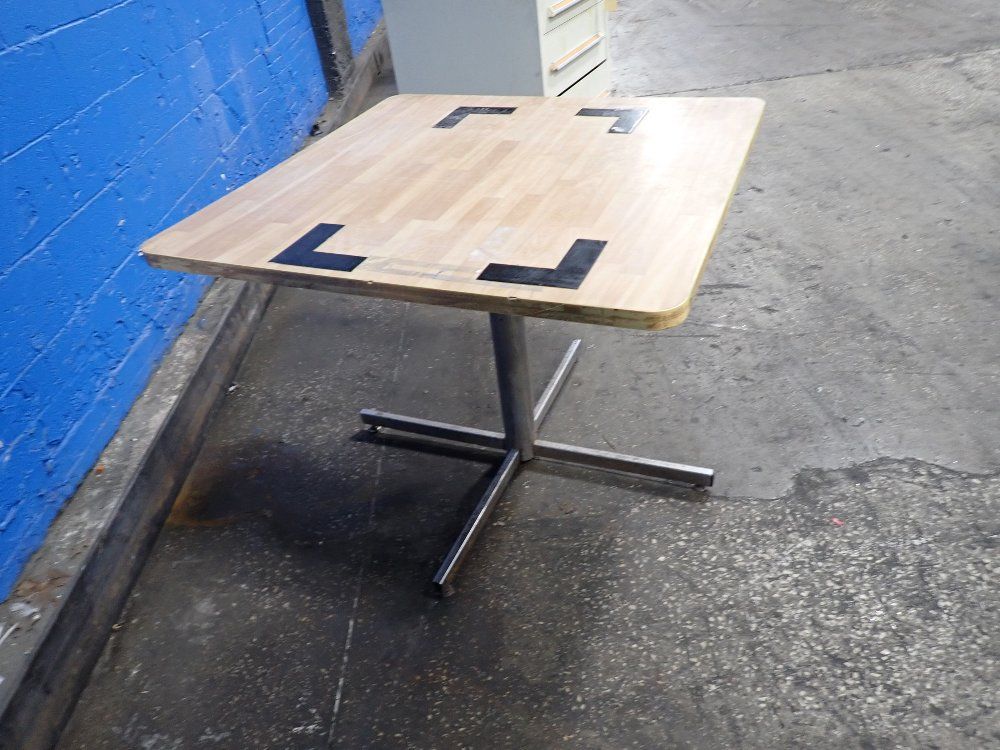 36" X 36" X 28" Table