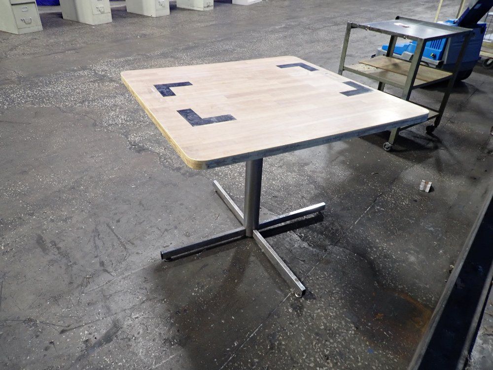 36" X 36" X 28" Table