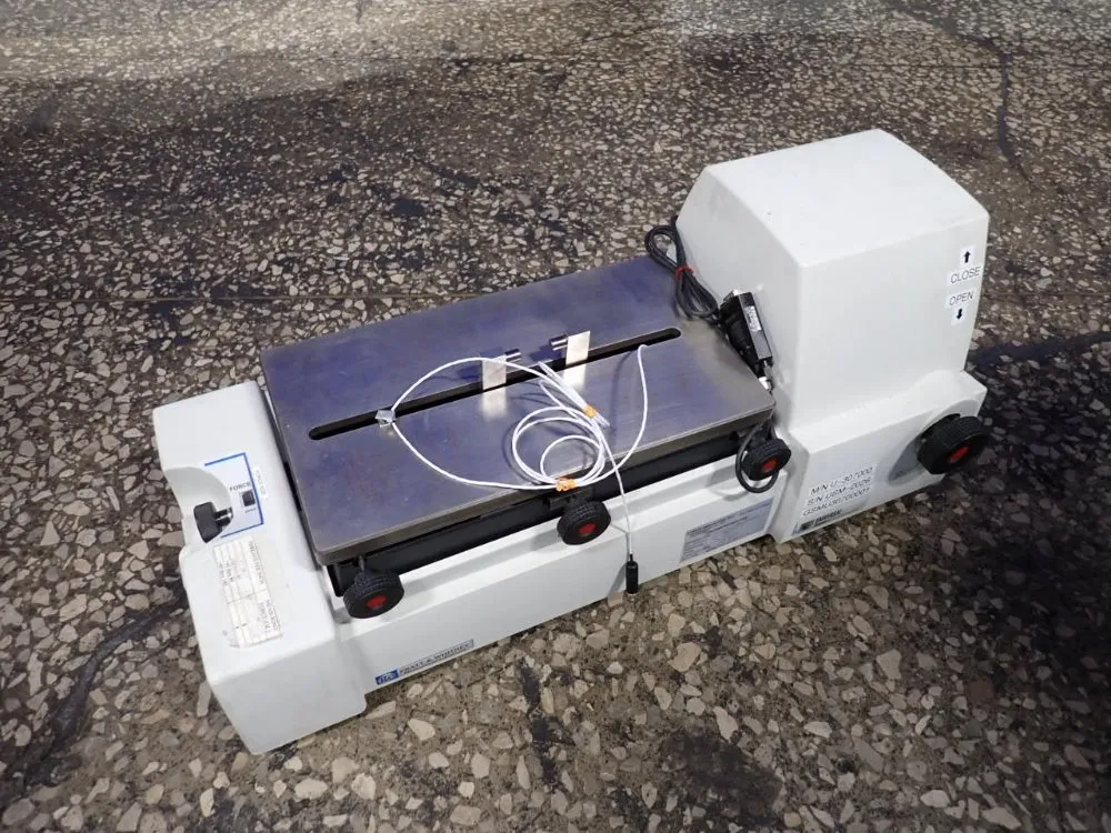 Pratt & Whitney 12" U307000 Bench Micrometer - U307000