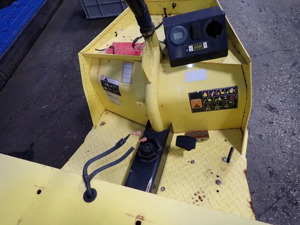 Cushman 650 Lbs Electric Tug Cart - Ac Tug Non Ul/662554g01