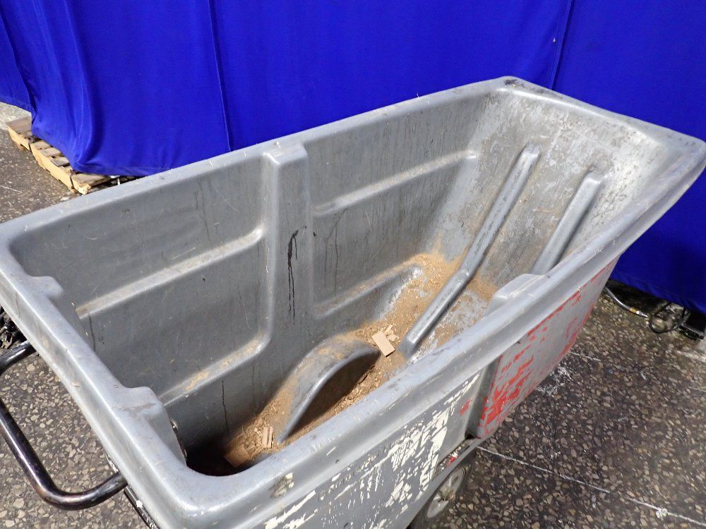 Rubbermaid Utility Cart