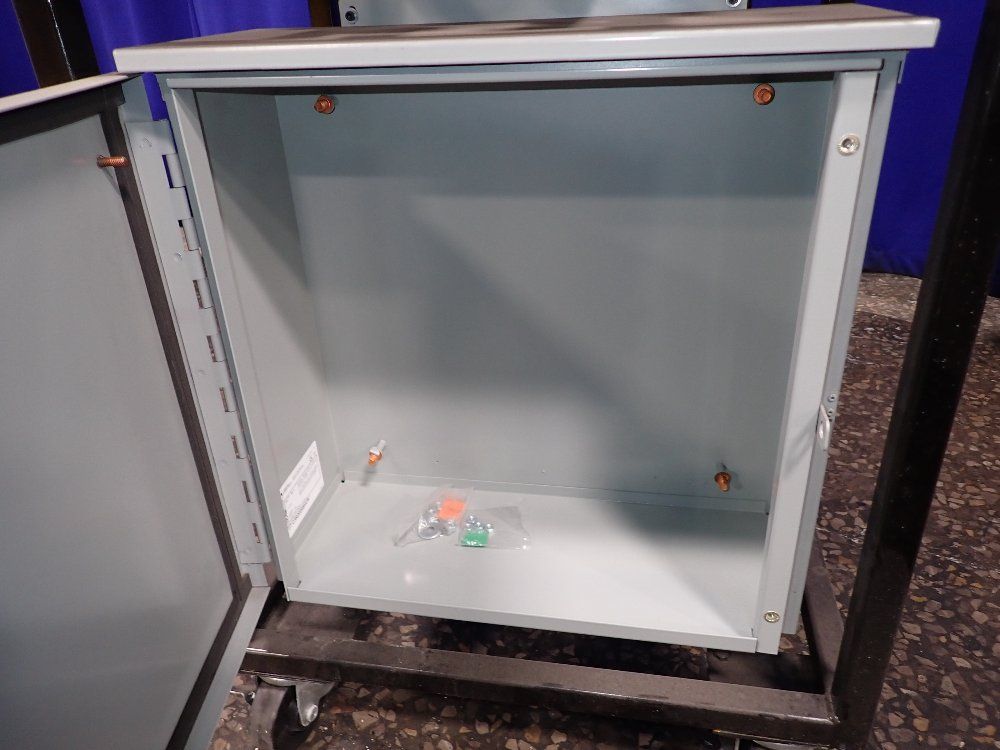 Klutch 4"x16" Table Vertical Mill - 49657