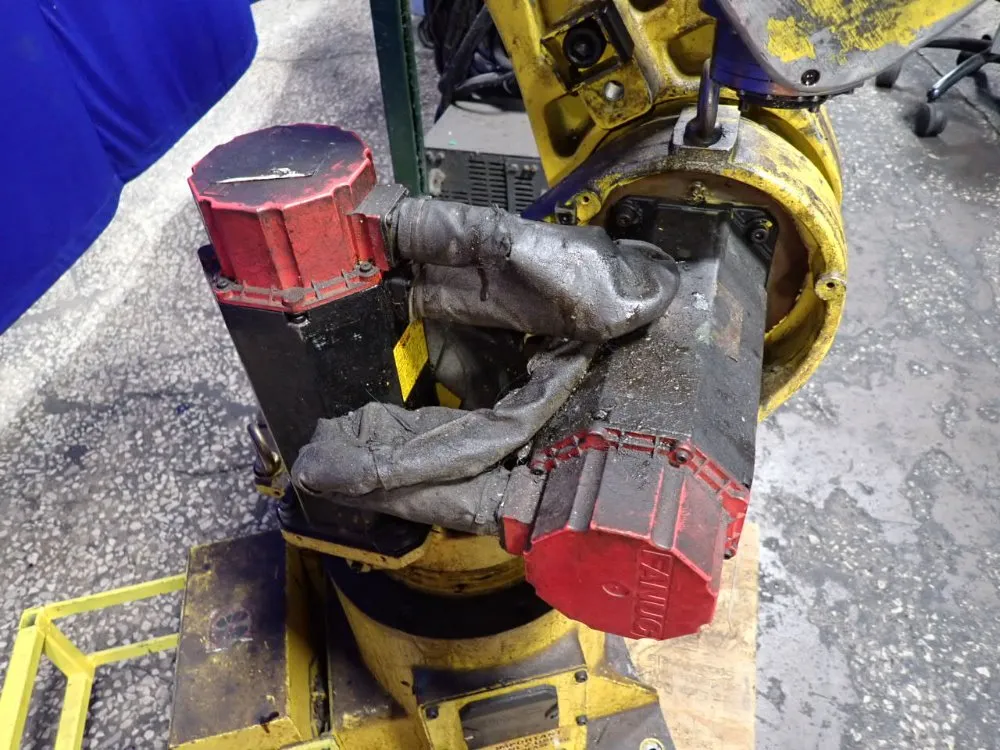 Fanuc 2001 Fanuc M16i Robot