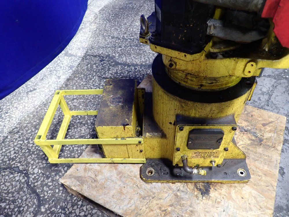 Fanuc 2001 Fanuc M16i Robot