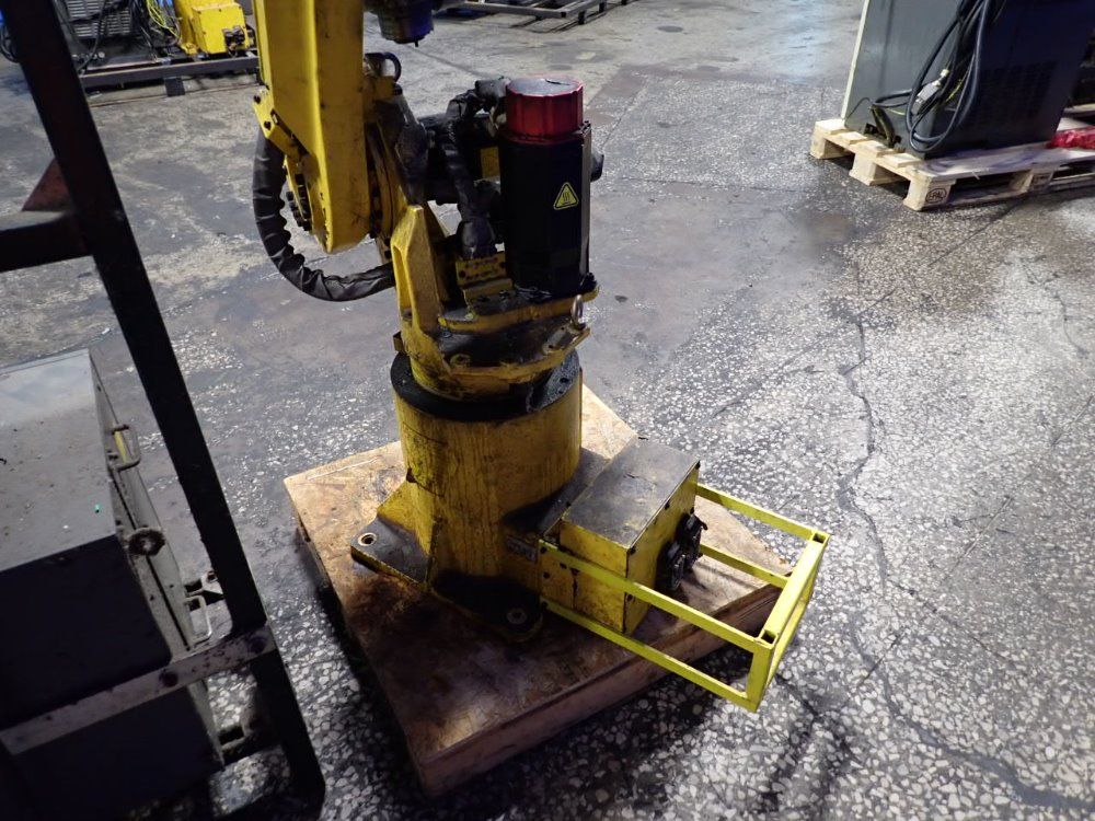 Fanuc 2001 Fanuc M16i Robot