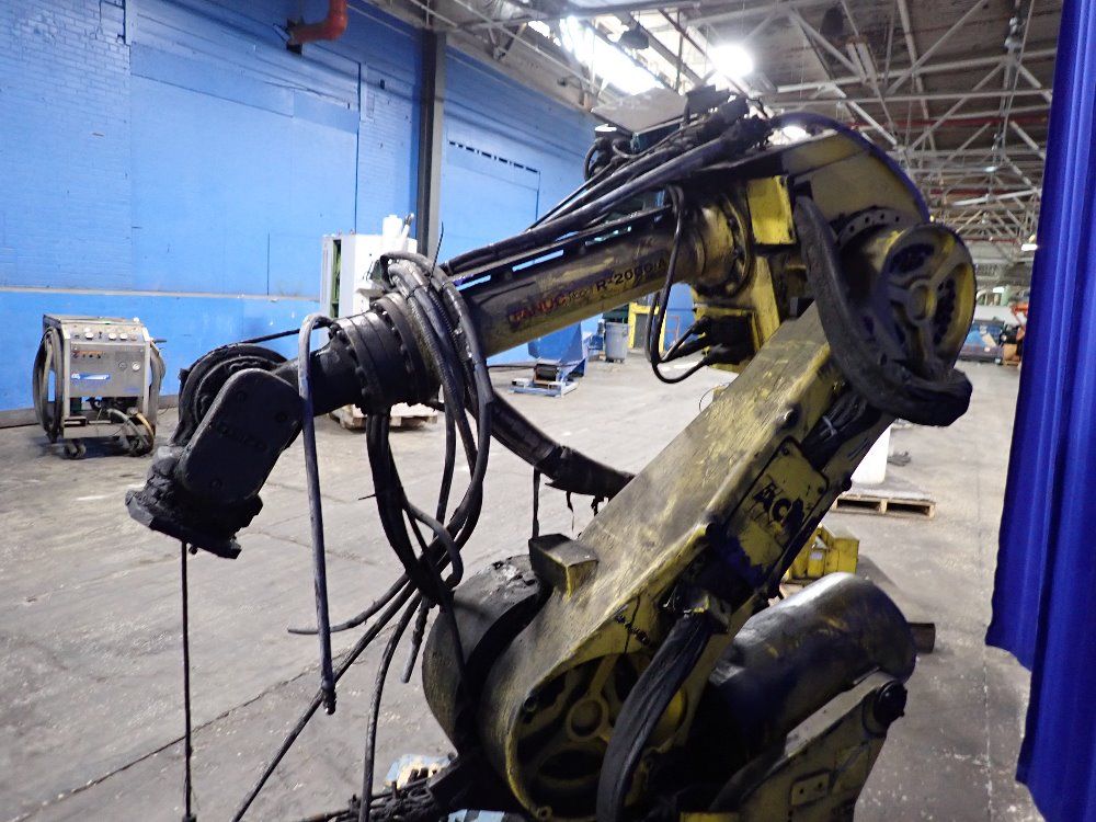 Fanuc Fanuc R2000ia 165f Robot