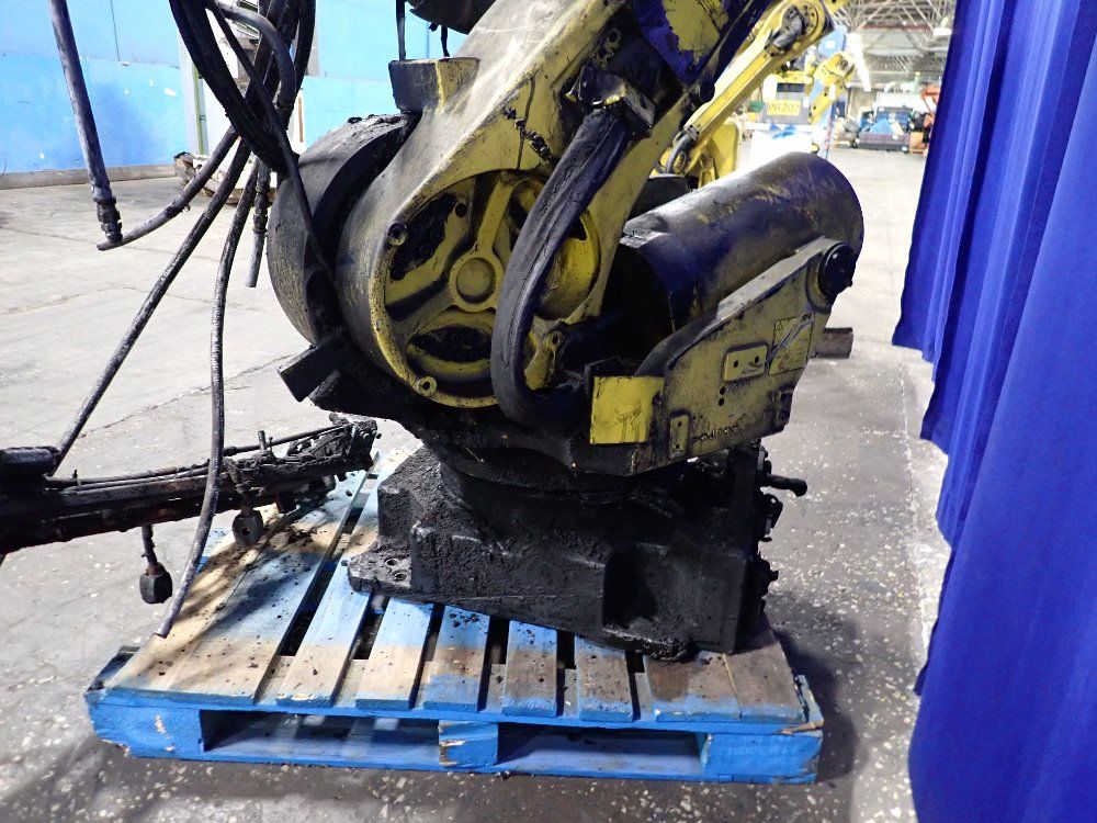 Fanuc Fanuc R2000ia 165f Robot