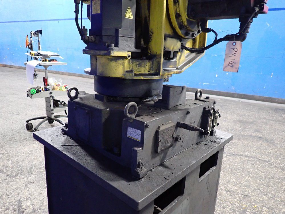 Fanuc 2003 Fanuc M420ia Robot