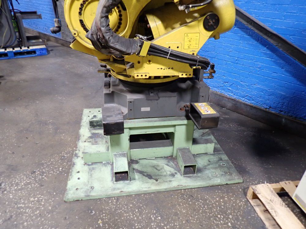 Fanuc 2014 Fanuc R2000ib165f Robot