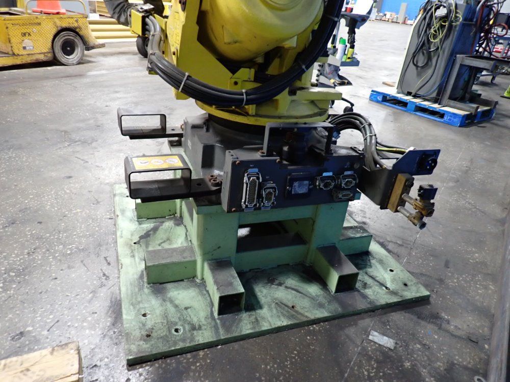 Fanuc 2014 Fanuc R2000ib165f Robot