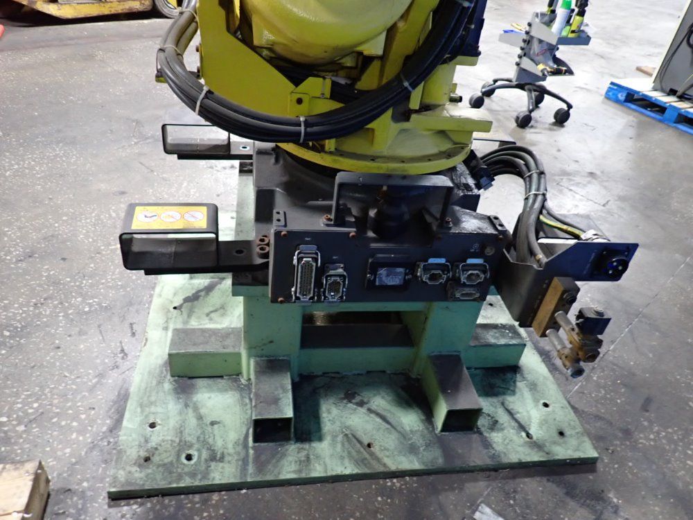 Fanuc 2014 Fanuc R2000ib165f Robot