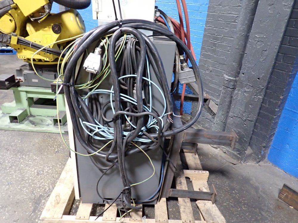 Fanuc 2014 Fanuc R2000ib165f Robot