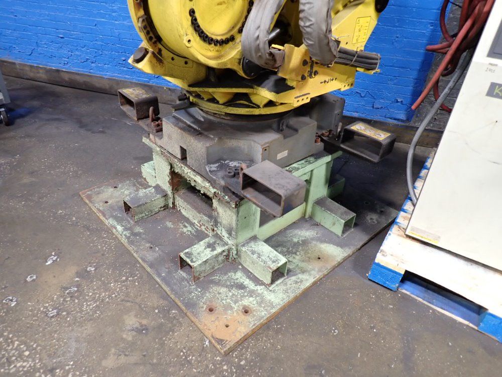 Fanuc 2014 Fanuc R2000ib165f Robot